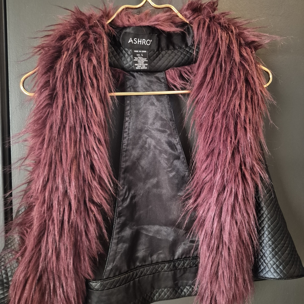 Ashro Black Quilted Vest with Wine Faux Fur Collar